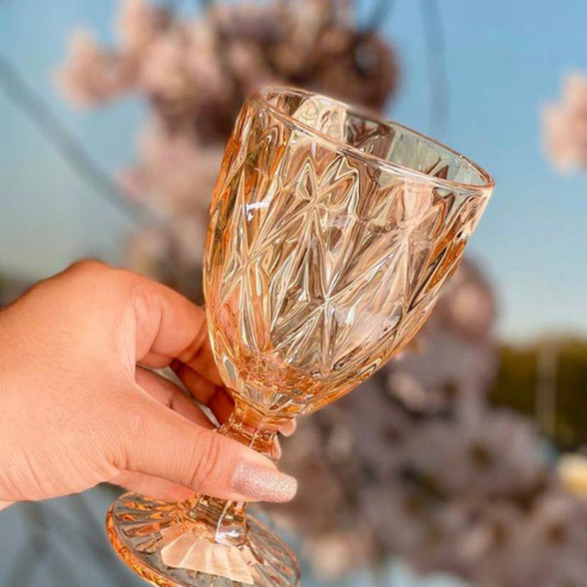 Jogo com 6 Taças Diamond Bico de Jaca – 340ml Beleza lapidada para brilhar à mesa.