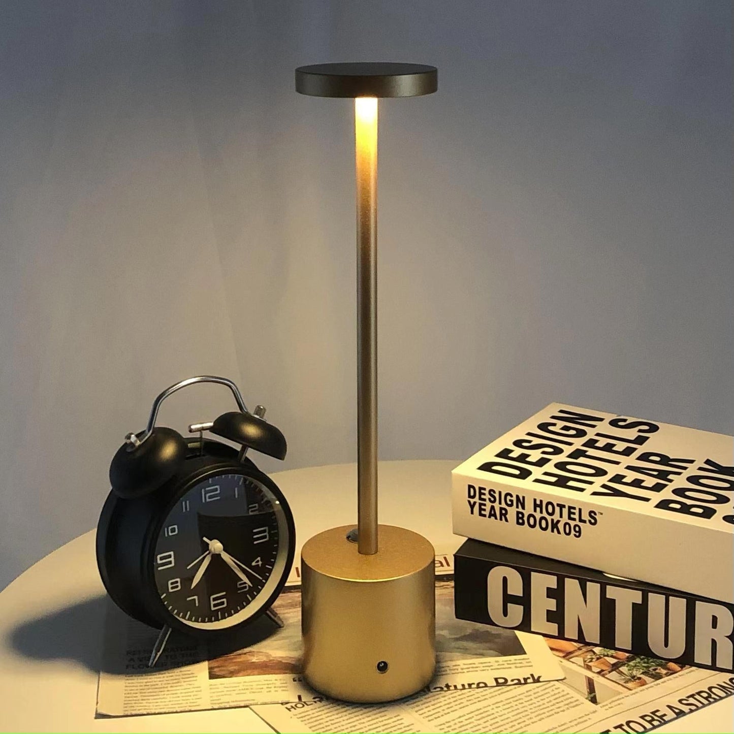 Luminária de Led Velena com Acendimento ao toque -Recarregavél